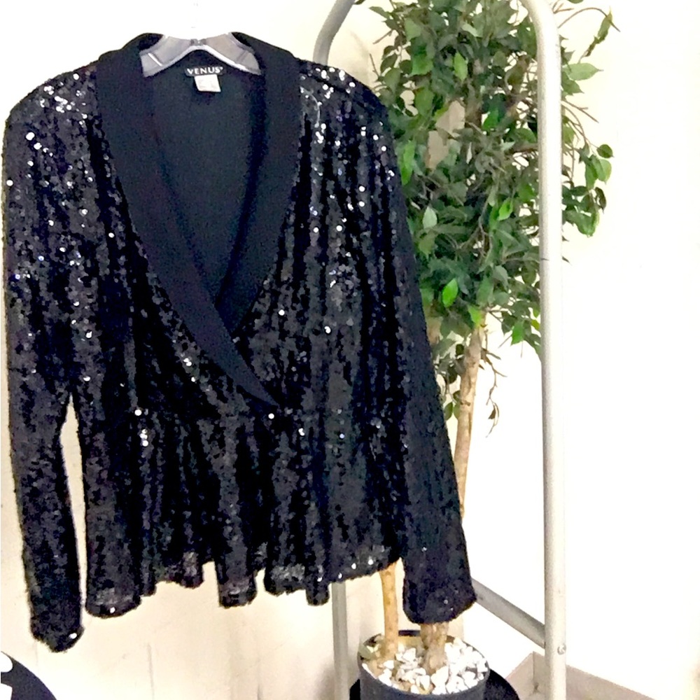 Black sequin evening ware top. ( XL)